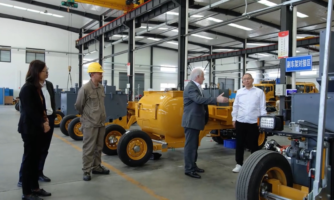 美國(guó) Jetstream 集團(tuán)董事長(zhǎng) Joe Varca 一行到訪(fǎng)天途路業(yè)集團(tuán)南通基地